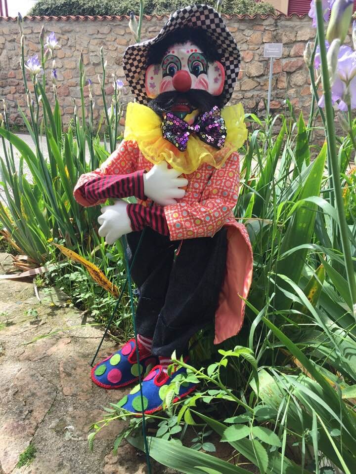 Grande marionnette clown, créée par Sylvette Pagan.