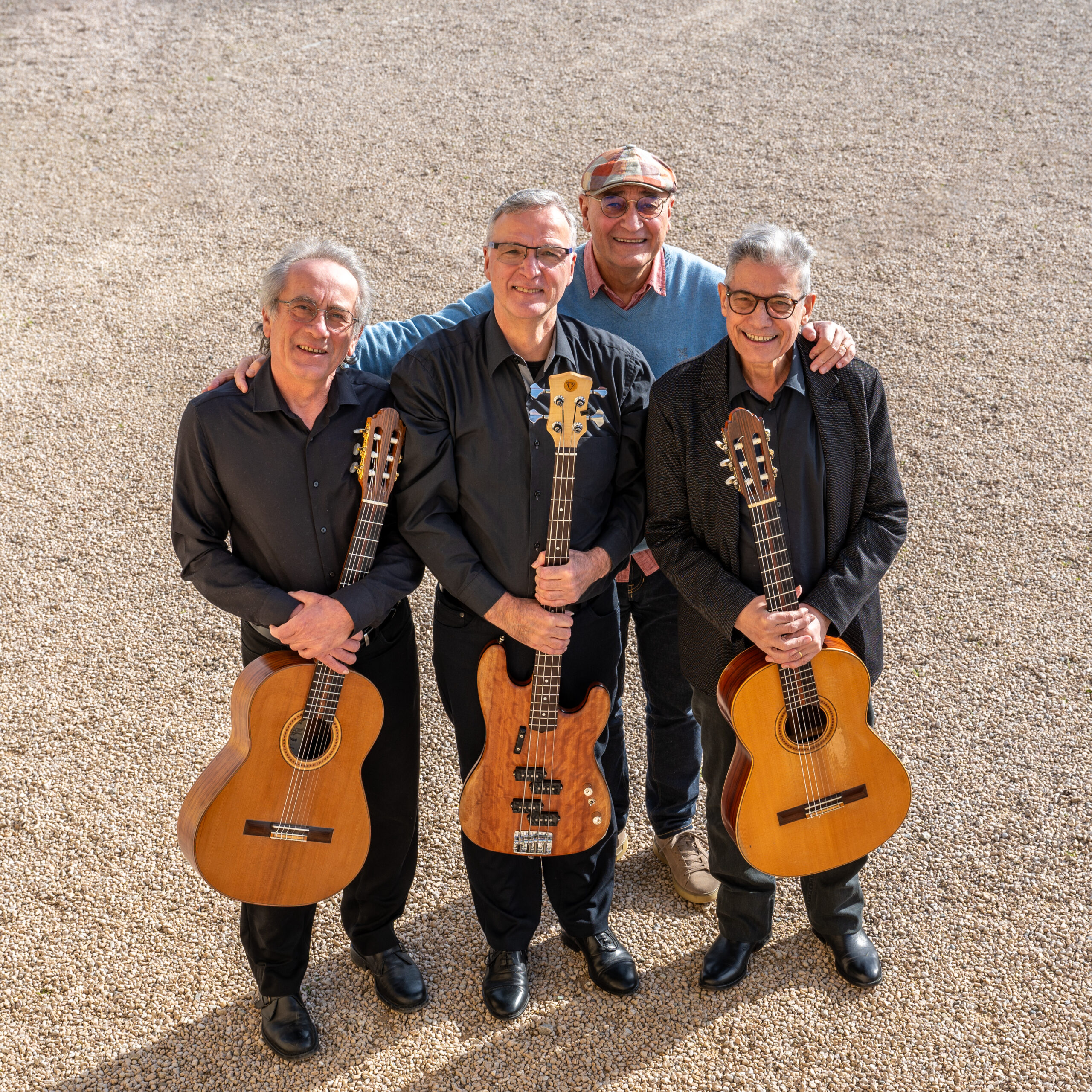 Les cabots d'Hélène, guitaristes et chanteur