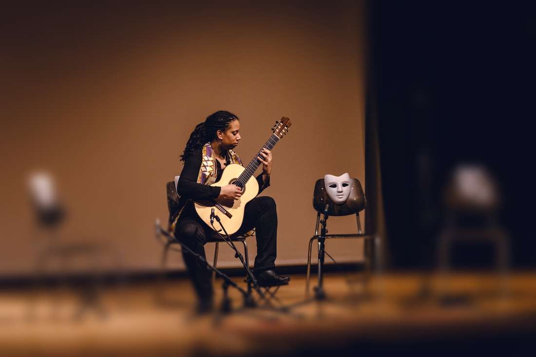 Elodie Redon, qui conduit le stage Création musicale pour un conte pour les Rencontres Voix & Musiques 2025