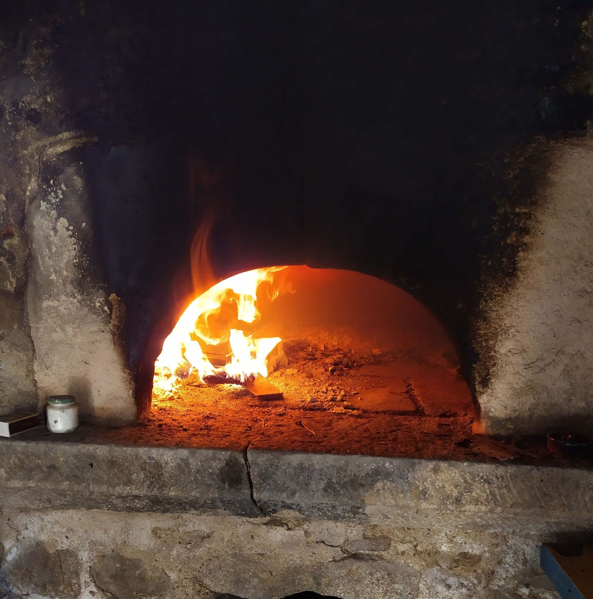 Le four à pizza du Mas des Fontaines, lieu d'accueil des Rencontres Voix & Musiques
