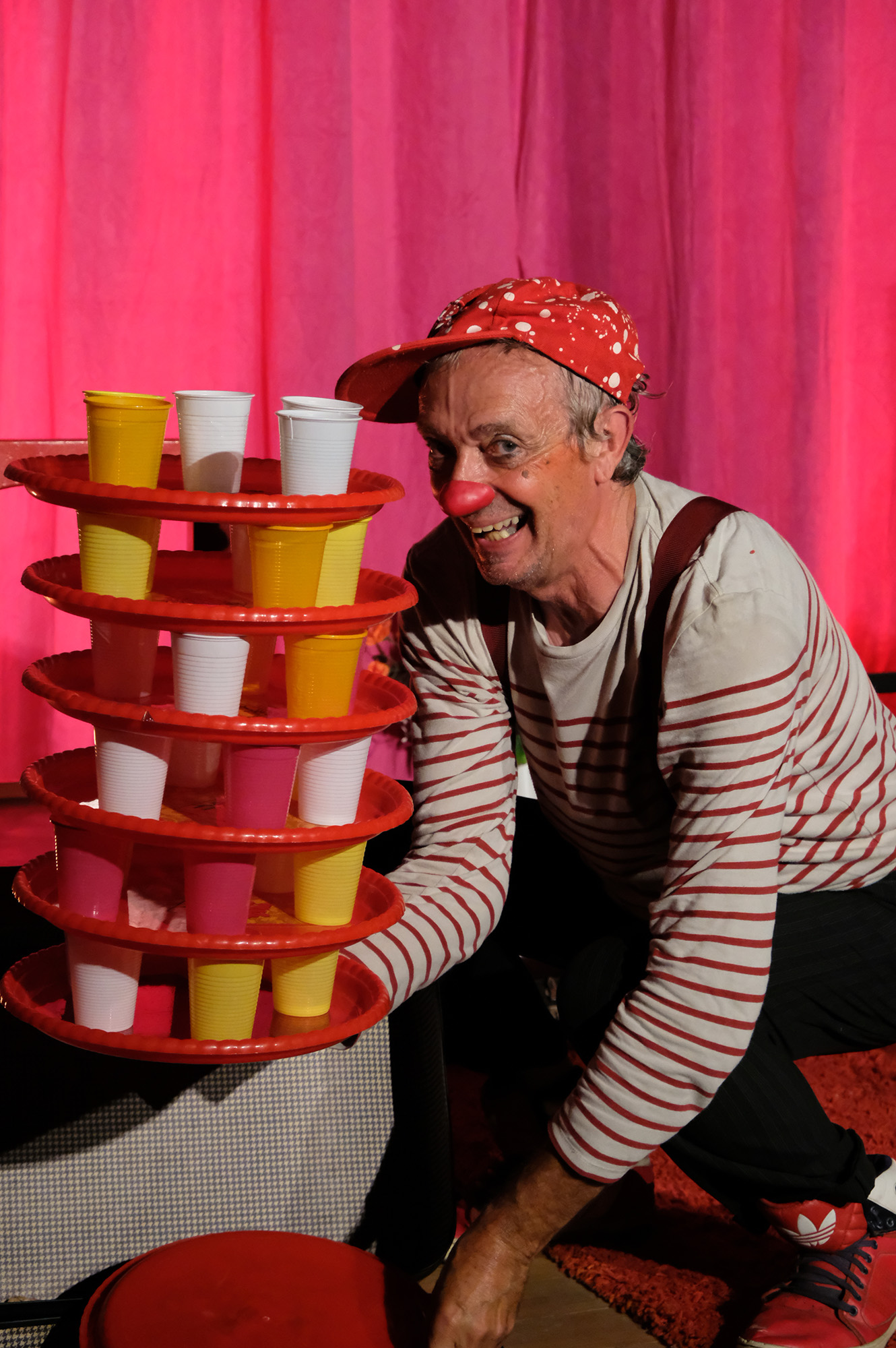 Pierre Didier, qui conduit le stage Jonglerie et jeu des Rencontres Voix & Musiques 2026 dans le rôle de Ferdinand