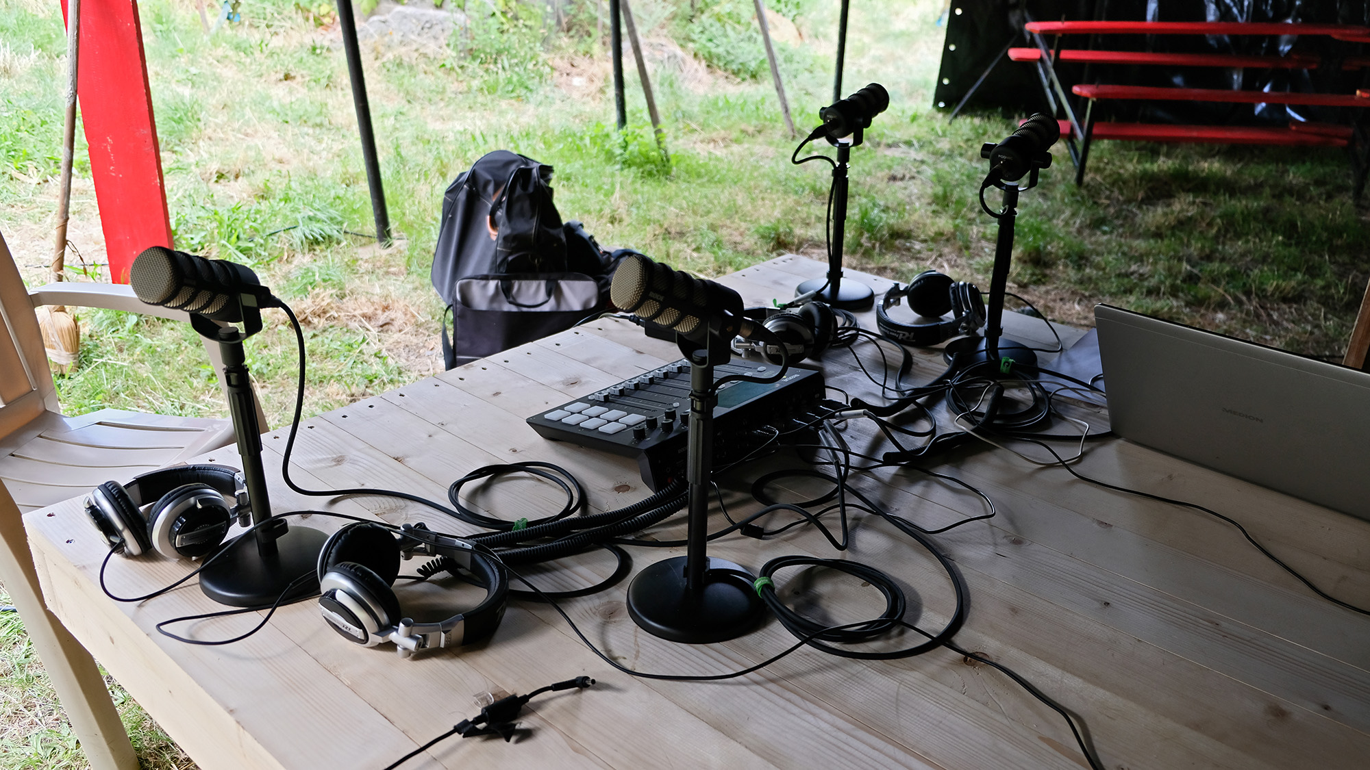 Installation radio éphémère pour les journées découverte de la radio par l'équipe de Radio d'Ici